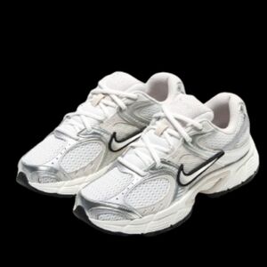 Nike V5 RNR Running Womens Summit White Light Orewood Black Sail